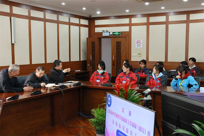 学生访谈.jpg