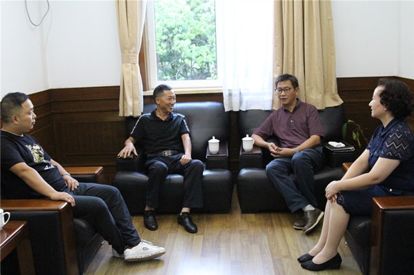杨琳.jpg*